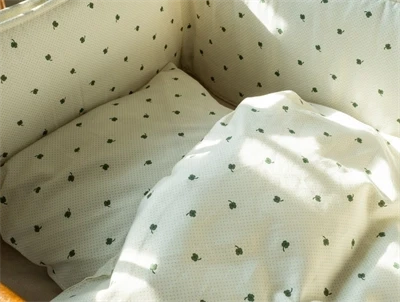 That\'s Mine Levi sengetøj specks of luck baby i tremmeseng