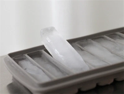 Aya&Ida isterningebakke i driftwood farve med aflange rum