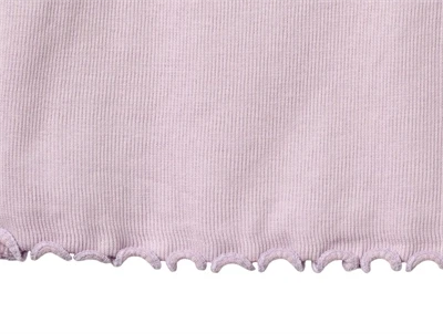 Detalje af Wheat Minka top lavender i rib