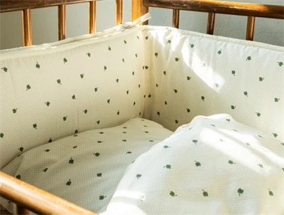 That\'s Mine Lotus sengerand specks of luck monteret i tremmeseng