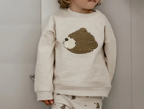 That\'s Mine sweatshirt med bamsebroderi og oversize pasform