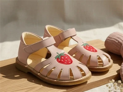 Angulus sandal rosebud med jordbær