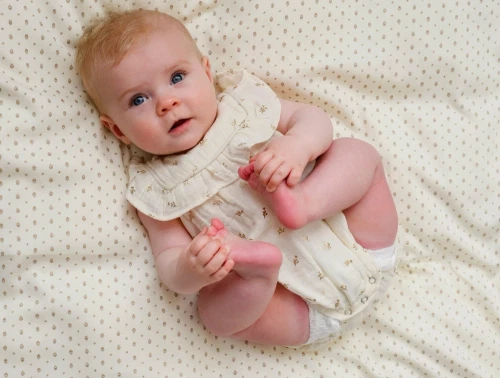 Cam Cam Copenhagen babysengetøj i brug med rowan print