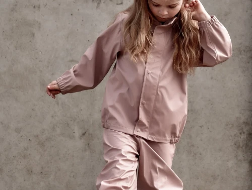 Barn i regnsæt fra Mikk-Line i farven adobe rose