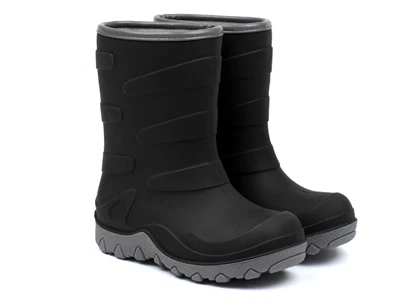 Mikk-Line termostøvle i sort set forfra set i par