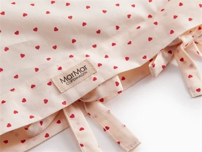 MarMar junior sengetøj happy hearts med snørelukning