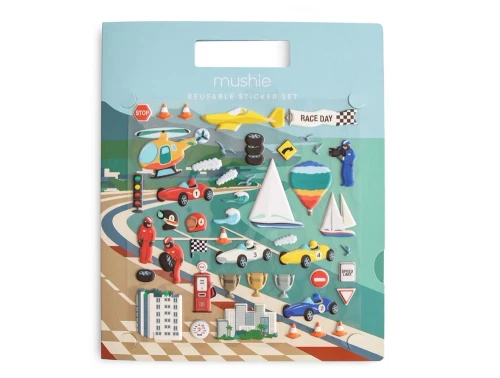 Indhold med figurer fra Mushie klistermærkesæt race cars