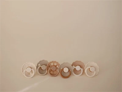 FRIGG 6-pack sutter cinnamon charm i æske med neutrale farver