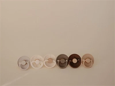 FRIGG 6-pack sutter earthy wonder i æske med varme jordfarver  - stilleben billede