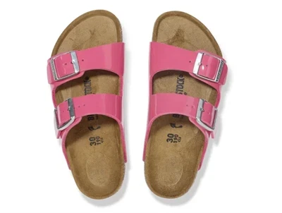 Birkenstock Arizona sandal set fra oven i pink lak