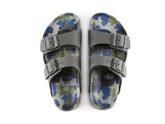 birkenstock sandal i grå med camoprintet indersål, set ovenfra
