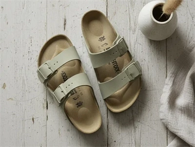 Birkenstock faded khaki sandal Arizona (medium-bred)