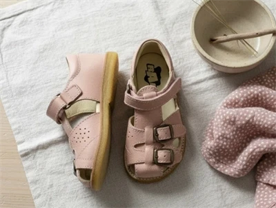 Arauto RAP sandal light rose med spænder og velcro