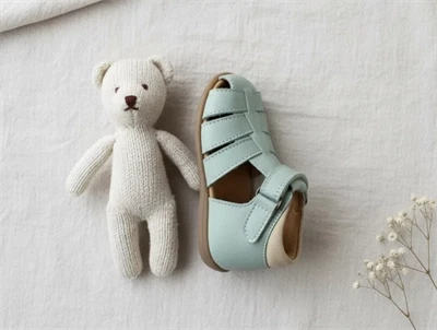 Pom Pom sandal dusty green med velcro