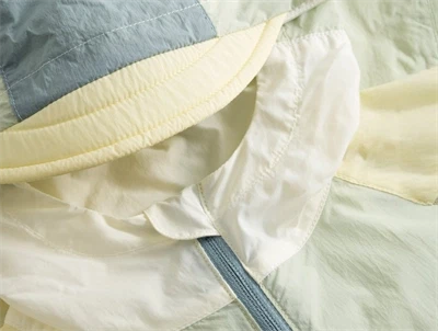 Mini A Ture Matmulti uv overgangsjakke i wheat yellow col. b. med farveblokke