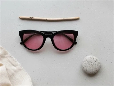 Mads Nørgaard black/light pink solbriller Das (voksen)