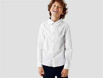 Name It skjorte hvid oxford på model