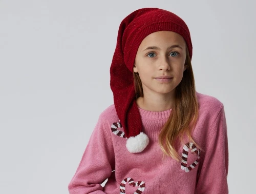 Pige iført Name It nissehue i jester red med lurex