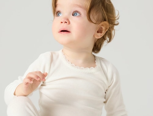 NAME IT BABY body cloud dancer med blondekant