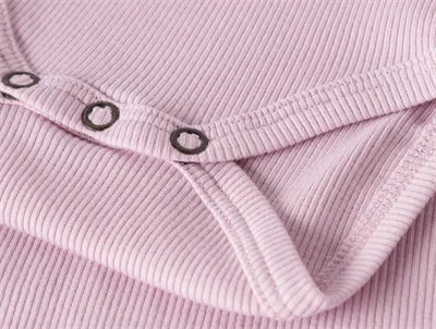 Name It body fragrant lilac med blondekant