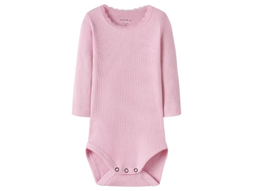 Name It body i lyserød nuance med blondekant ved halsen