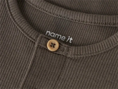 Name It body morel med knaplukning
