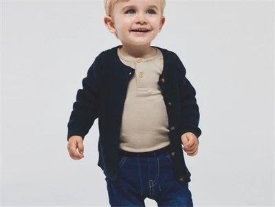 Name It body i lys beige nuance med knapper foran