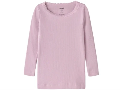 Name It bluse fragrant lilac med blondekant