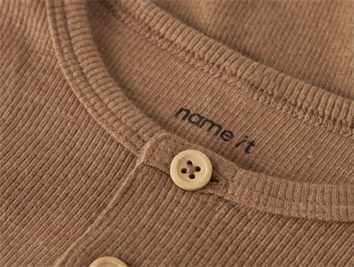 Name It bluse toasted coconut melange med knapper