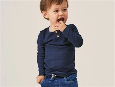 name it ribbluse dark sapphire med knapper forfra