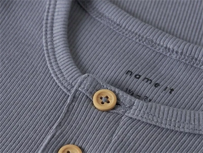 name it ribbluse tradewinds med knapper tæt på