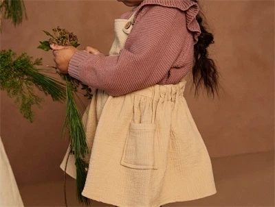Lil Atelier warm sand kjole overall