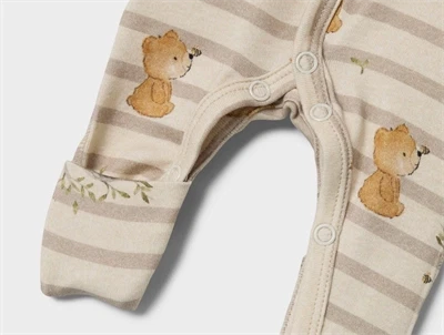 heldragt i peyote melange fra Name It med bjørneprint og striber