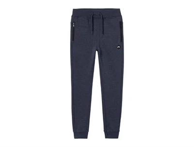 Name It sweatpants i blå nuance set forfra
