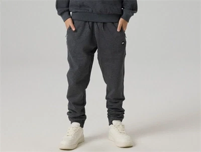 Name It sweatpants i mørkegrå nuance med lynlåslommer