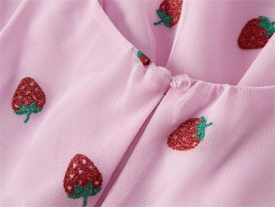 Name It lyserød kjole med jordbærprint og tyl