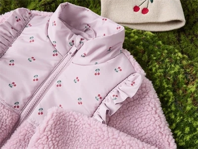 Name It teddy jakke med kirsebærprint og høj krave