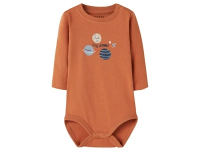 name it baby body i rustfarvet autumn leaf med planetprint