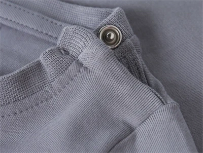 name it baby body i grå tradewinds med stjerneprint