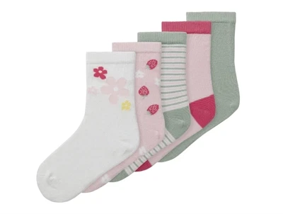 strømper fra Name It i lyse farver med blomster og jordbær
