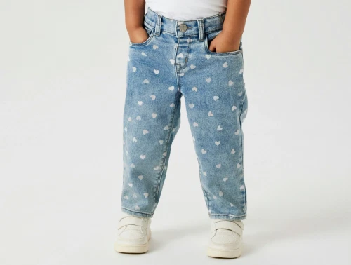 name it jeans i medium blue denim med hjerteprint forfra