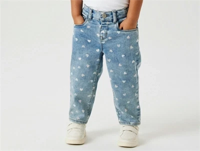 name it jeans i medium blue denim med hjerteprint forfra