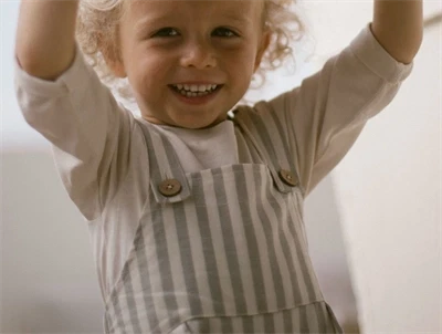 Lil Atelier turtledove stribet loose overall