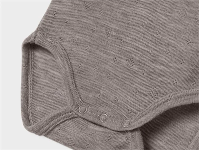 Detalje af Name It uld body i satellite med trykknapper