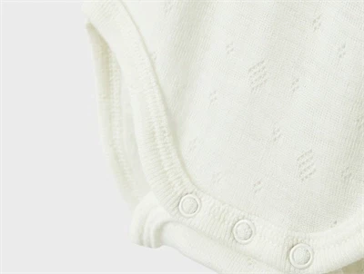 Detalje af Name It uld body i snow white med trykknapper