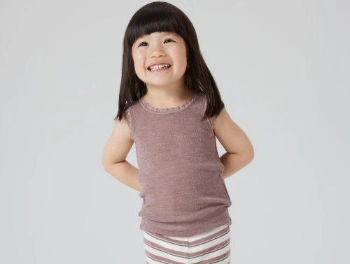 Barn iført Name It uld undertrøje i antler merinould