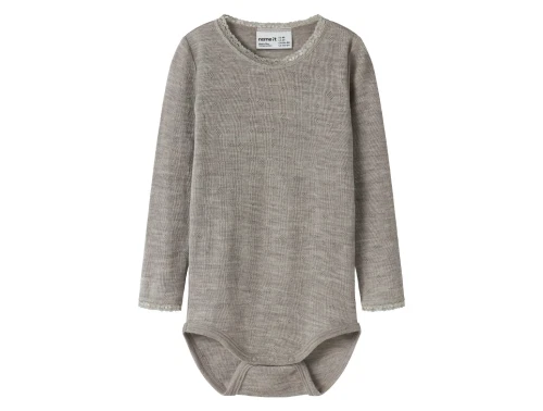 Name It uld body i satellite merinould med hulmønster og blondekant