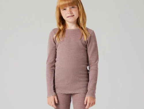 Name It t-shirt antler mørk violet med hulmønster båret af pige