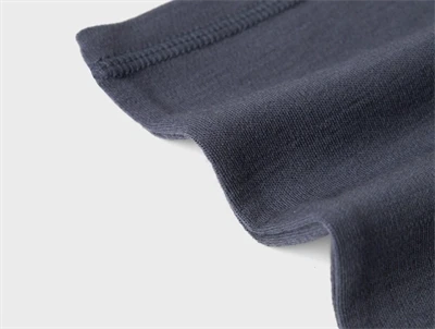 Name It halsedisse mørkeblå i merinould detalje