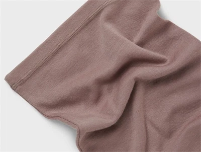 Name It halsedisse støvet violet i merinould detalje